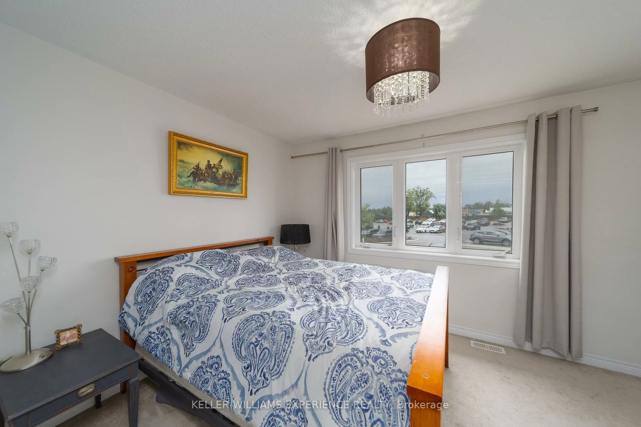 48, Snelgrove, West Bayfield, Barrie