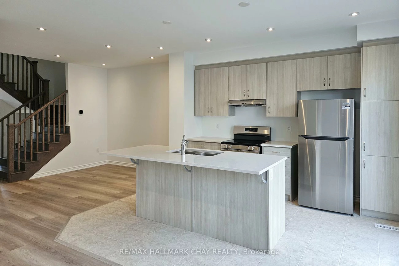 8, Vinewood, Rural Barrie Southeast, Barrie