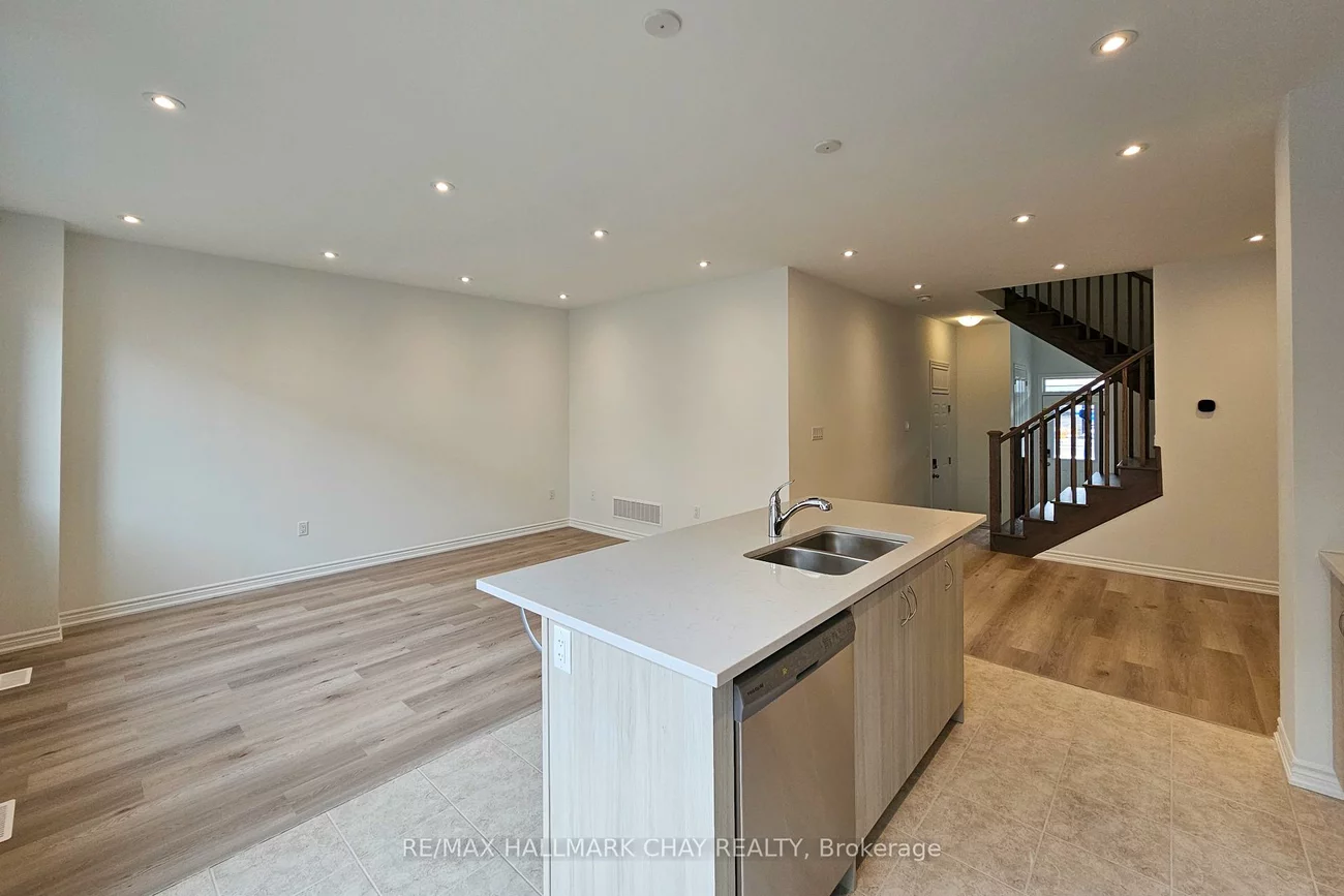 8, Vinewood, Rural Barrie Southeast, Barrie