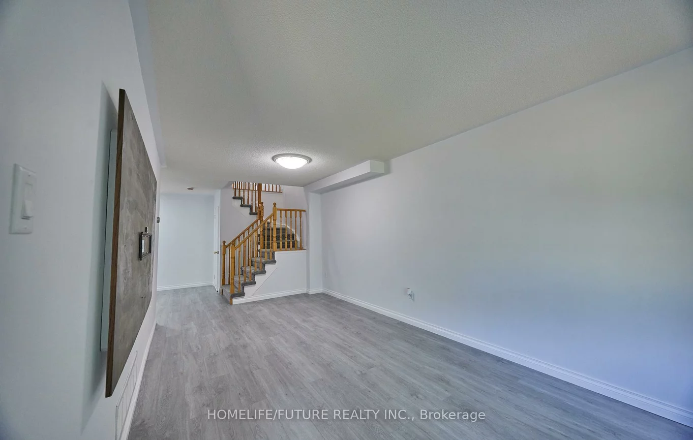 6, Pickett, Painswick North, Barrie
