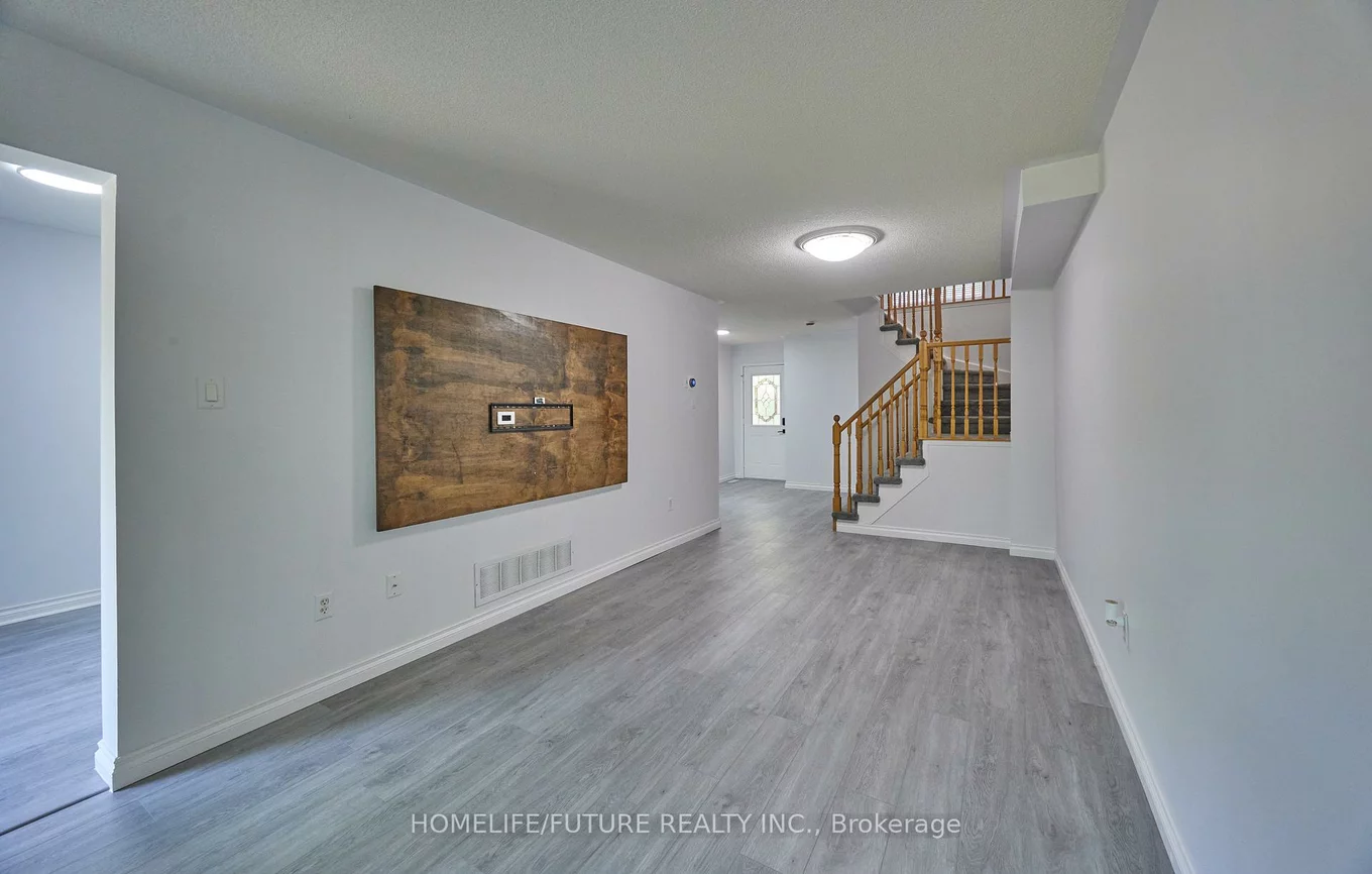 6, Pickett, Painswick North, Barrie