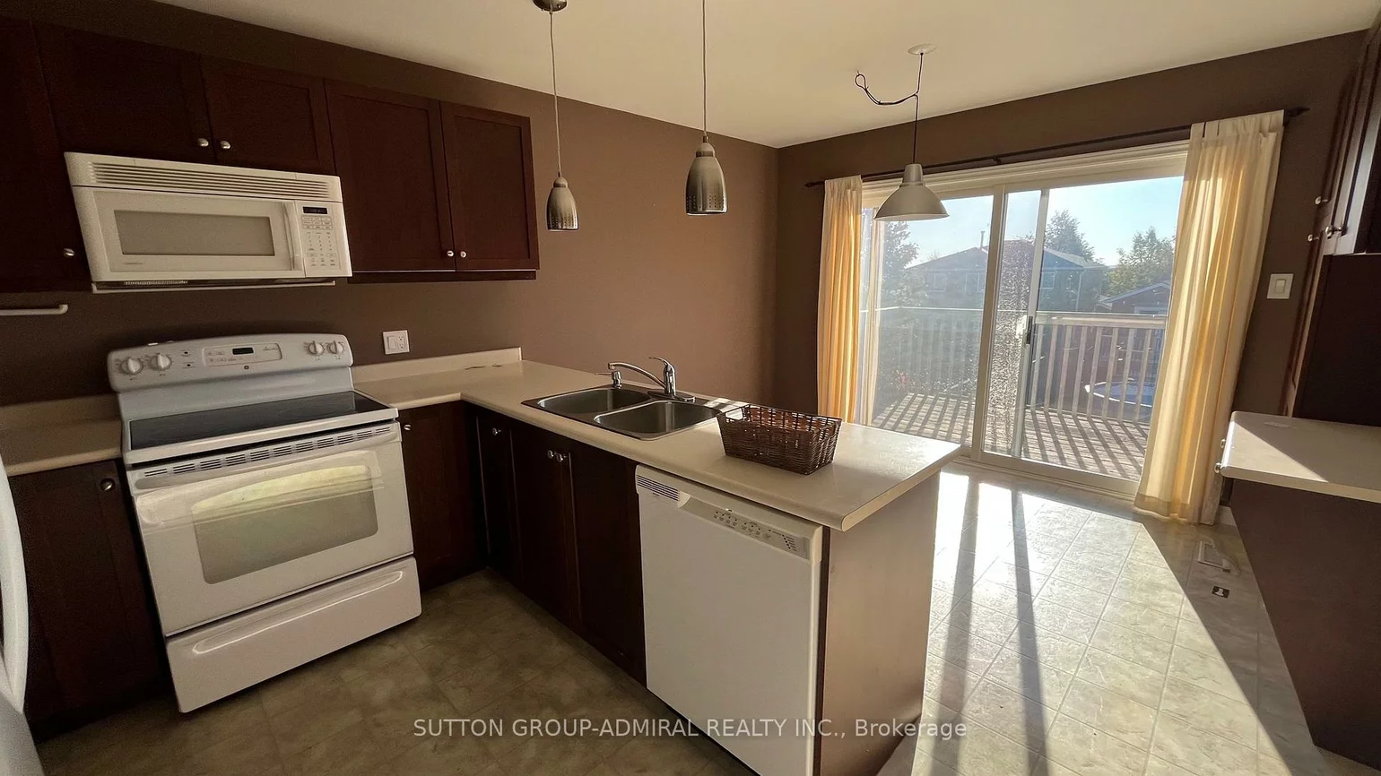 12, Revelstoke, Holly, Barrie