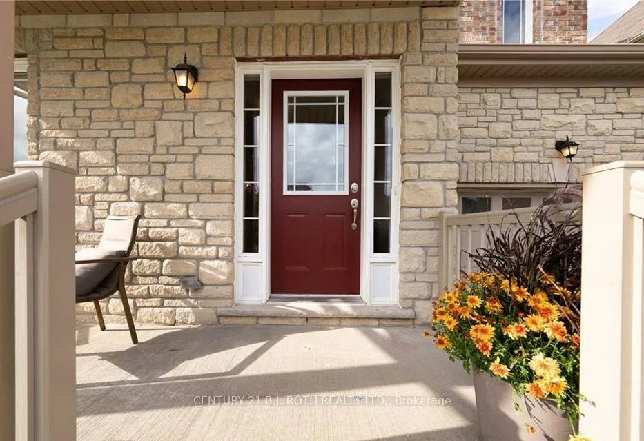 67, Megan, 400 West, Barrie