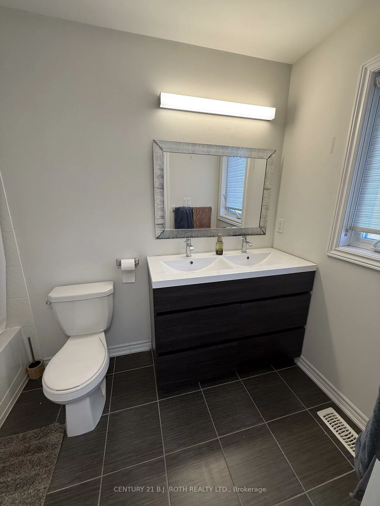 67, Megan, 400 West, Barrie