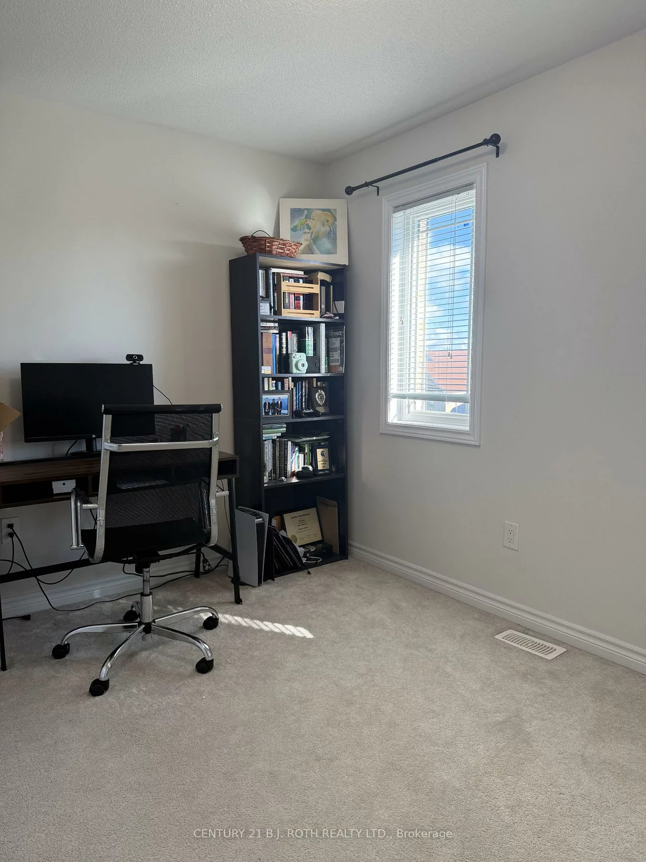 67, Megan, 400 West, Barrie