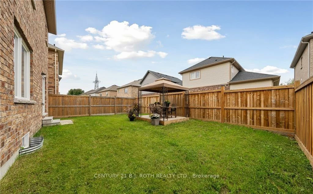 67, Megan, 400 West, Barrie