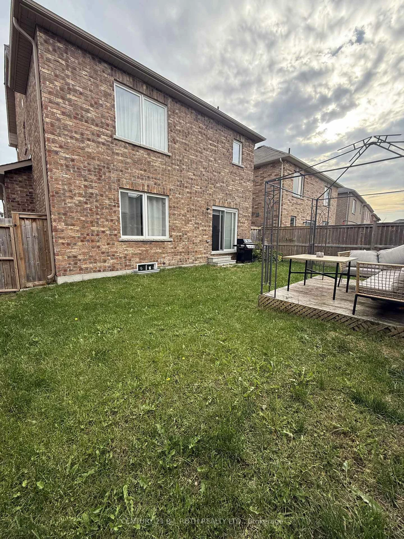 67, Megan, 400 West, Barrie