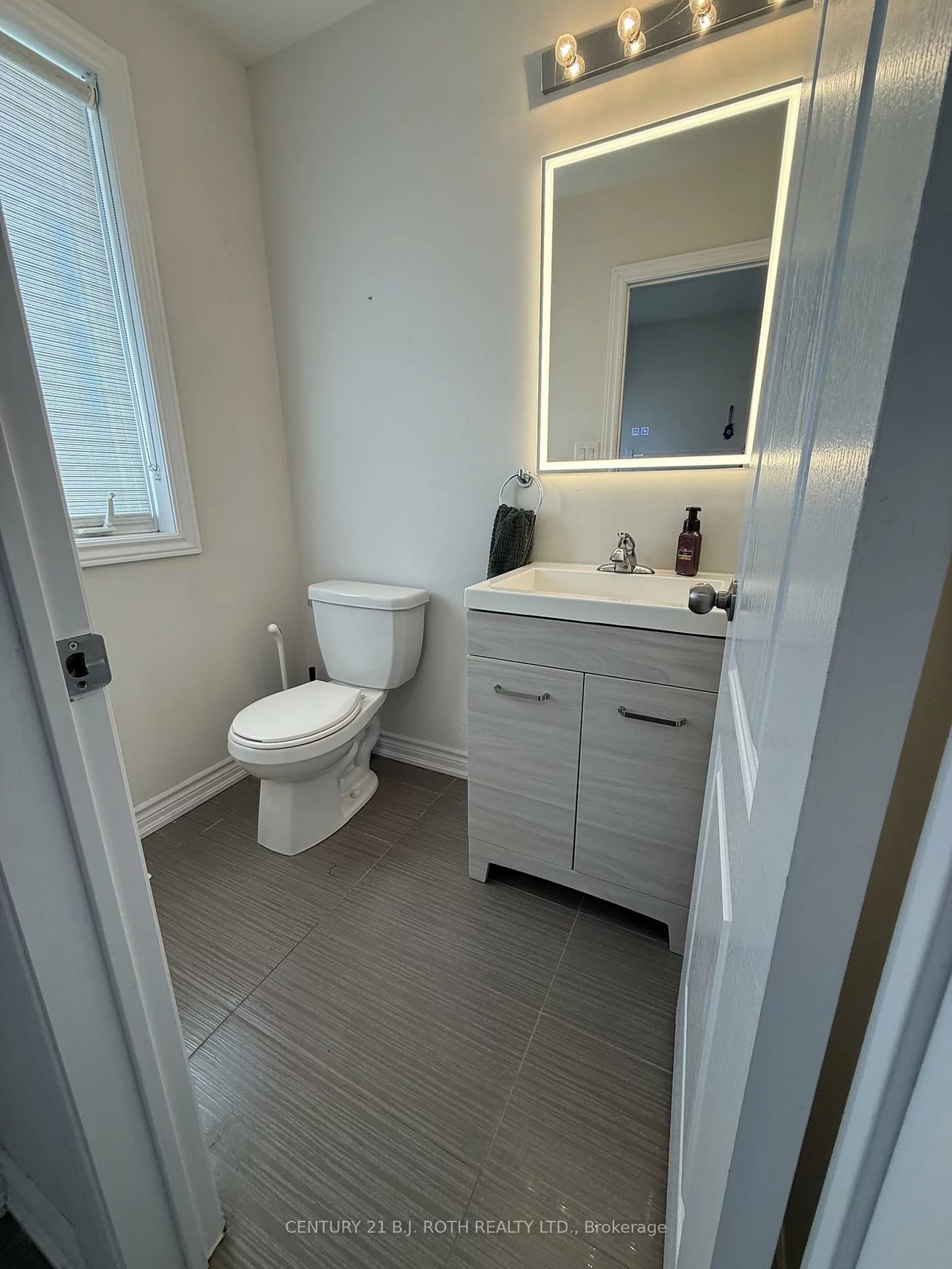 67, Megan, 400 West, Barrie