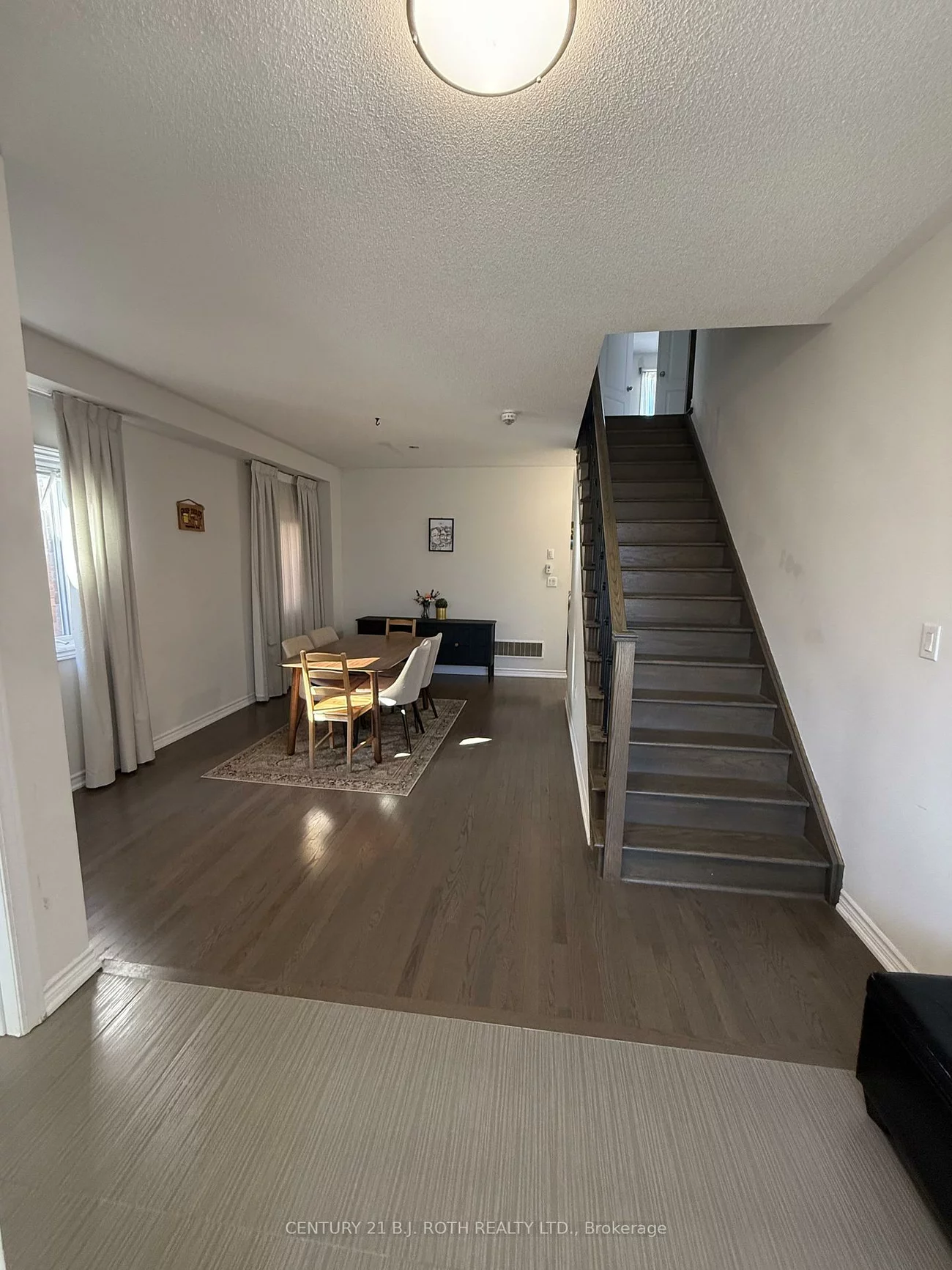 67, Megan, 400 West, Barrie