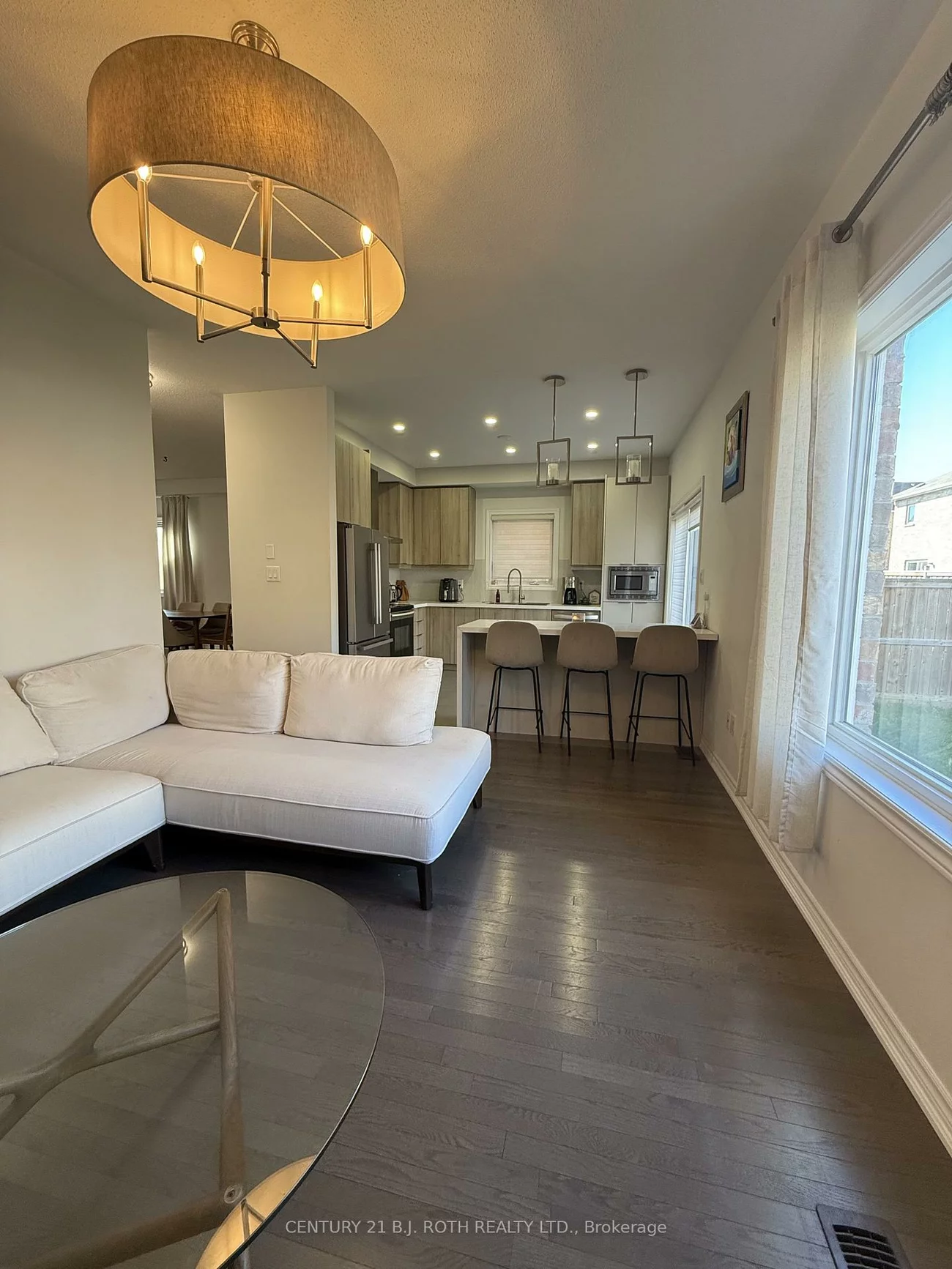 67, Megan, 400 West, Barrie