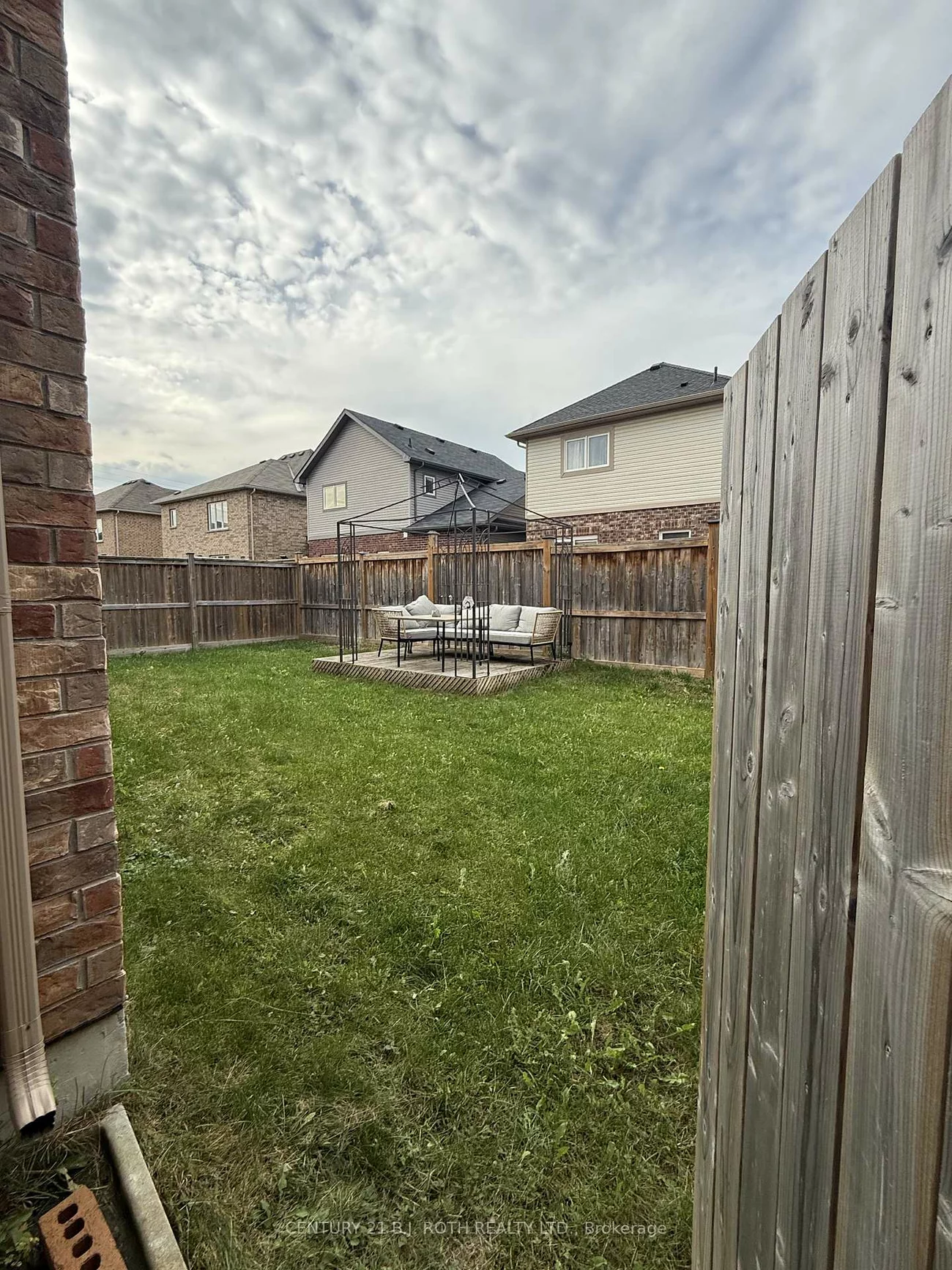 67, Megan, 400 West, Barrie