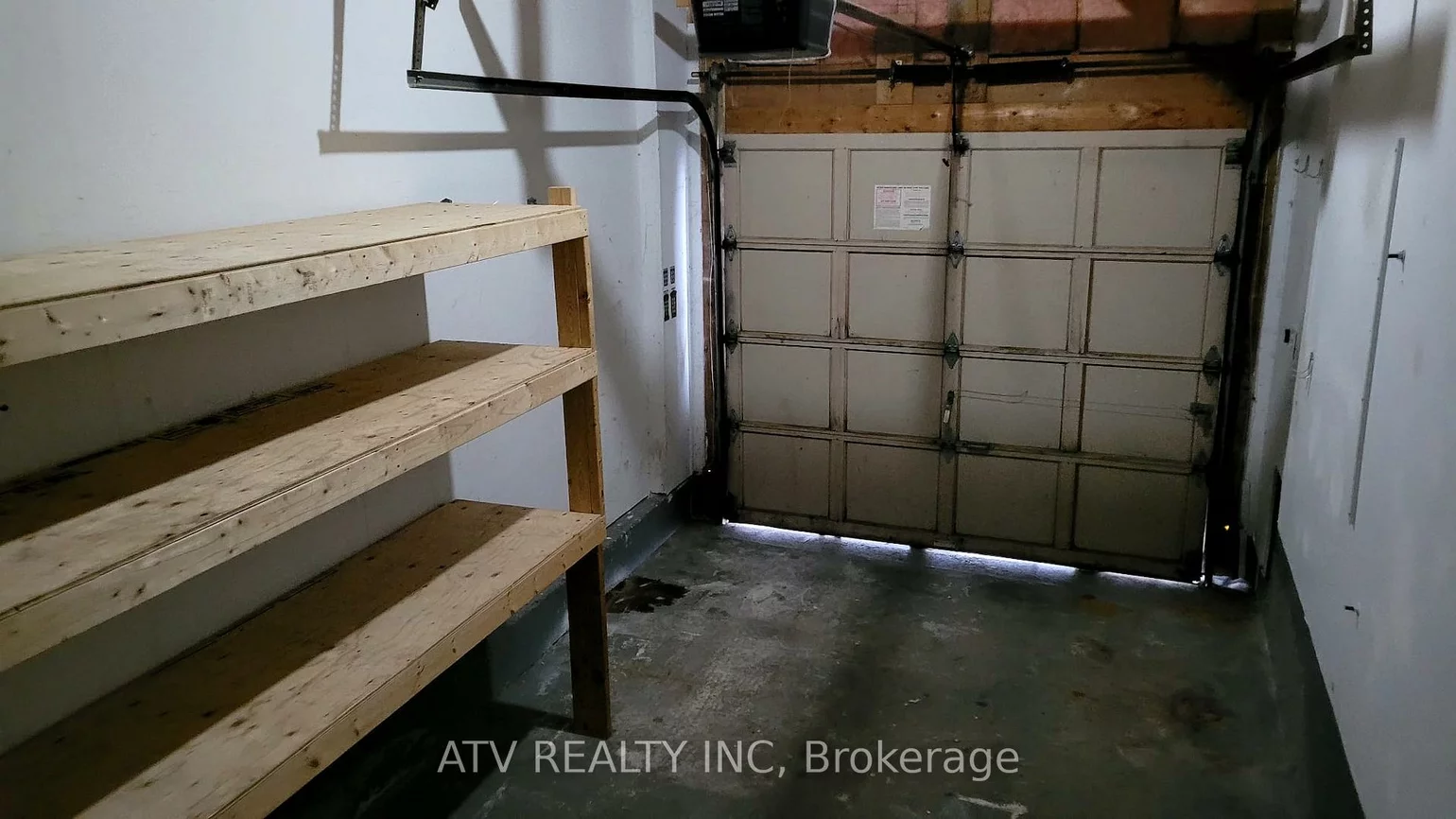 133, Columbia, Holly, Barrie