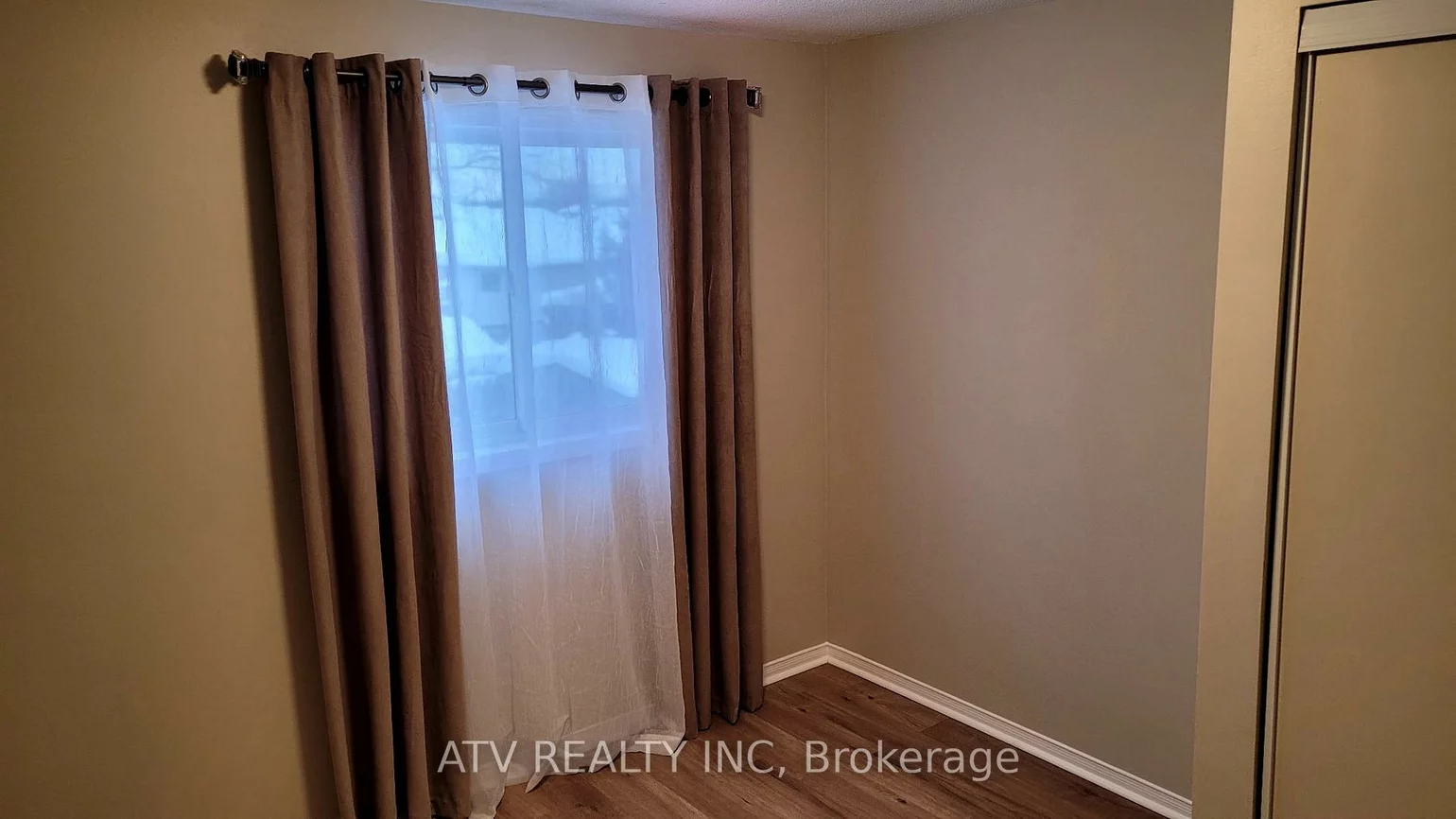 133, Columbia, Holly, Barrie