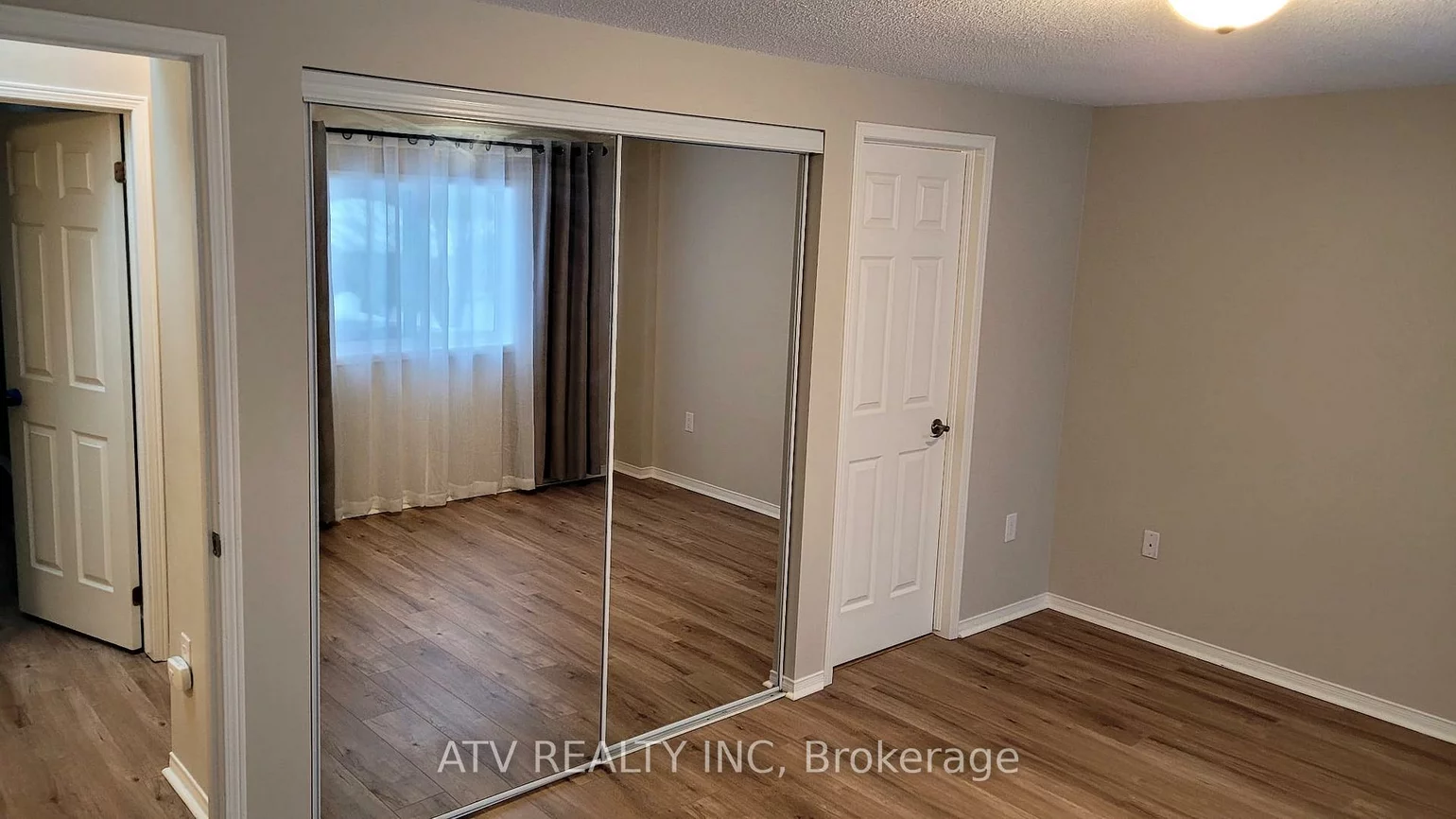 133, Columbia, Holly, Barrie