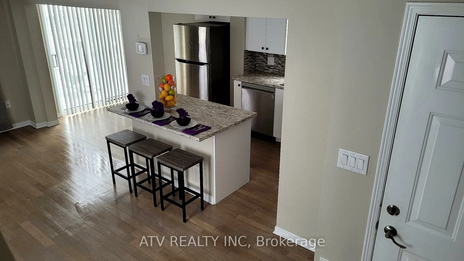 133, Columbia, Holly, Barrie