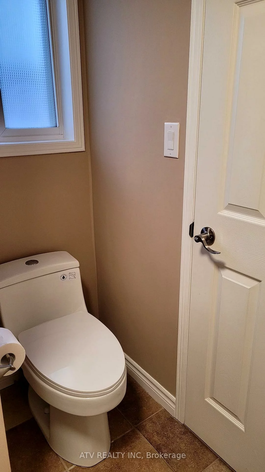 133, Columbia, Holly, Barrie