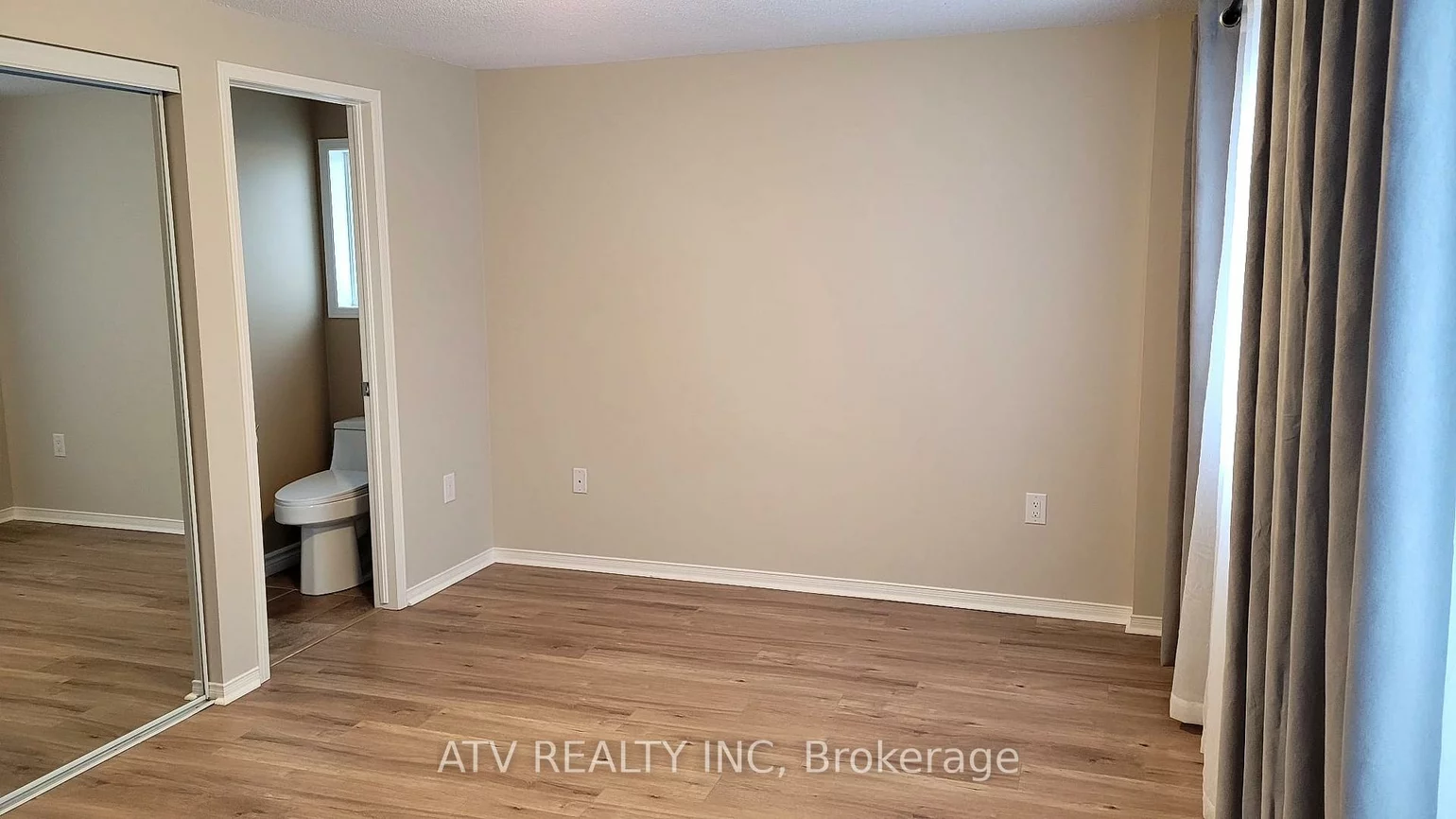 133, Columbia, Holly, Barrie