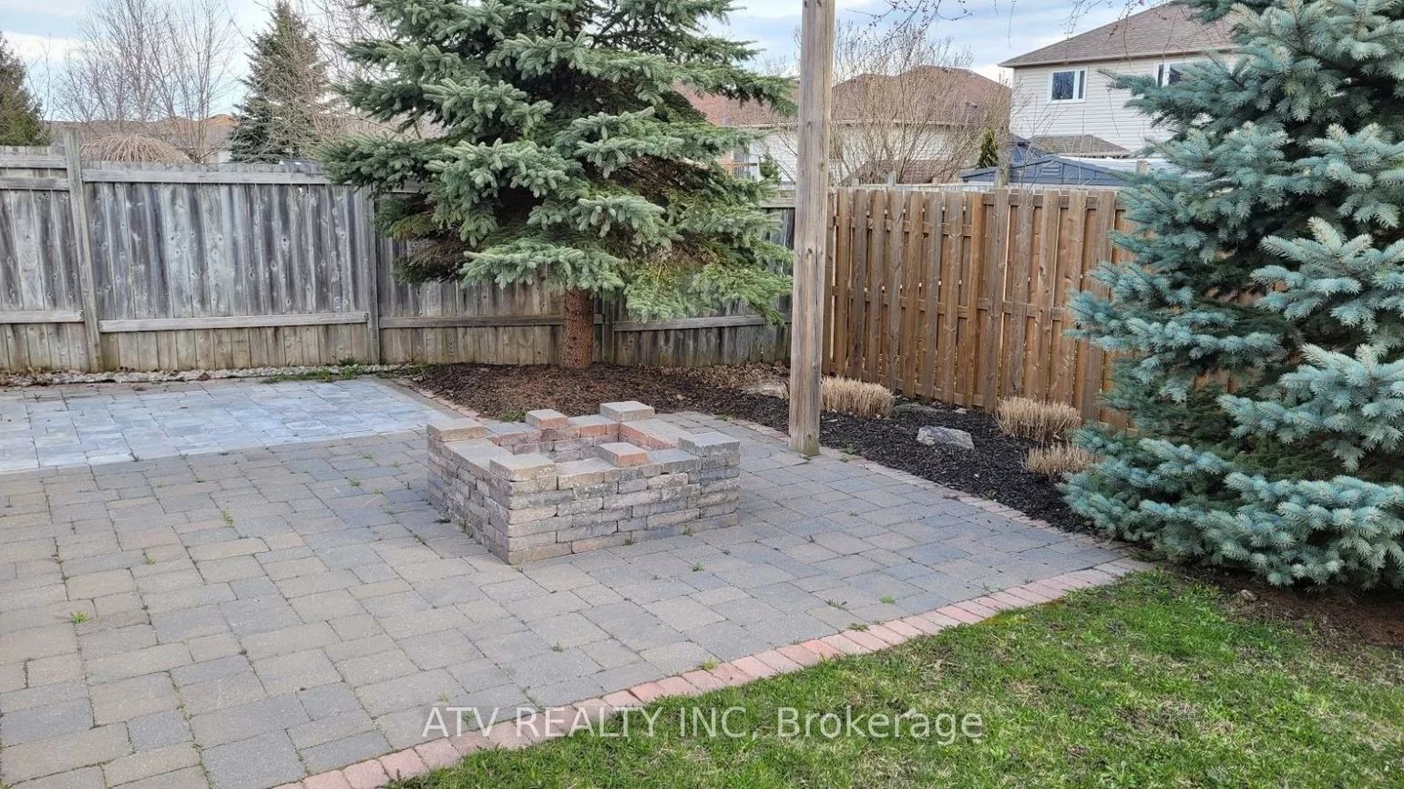 133, Columbia, Holly, Barrie