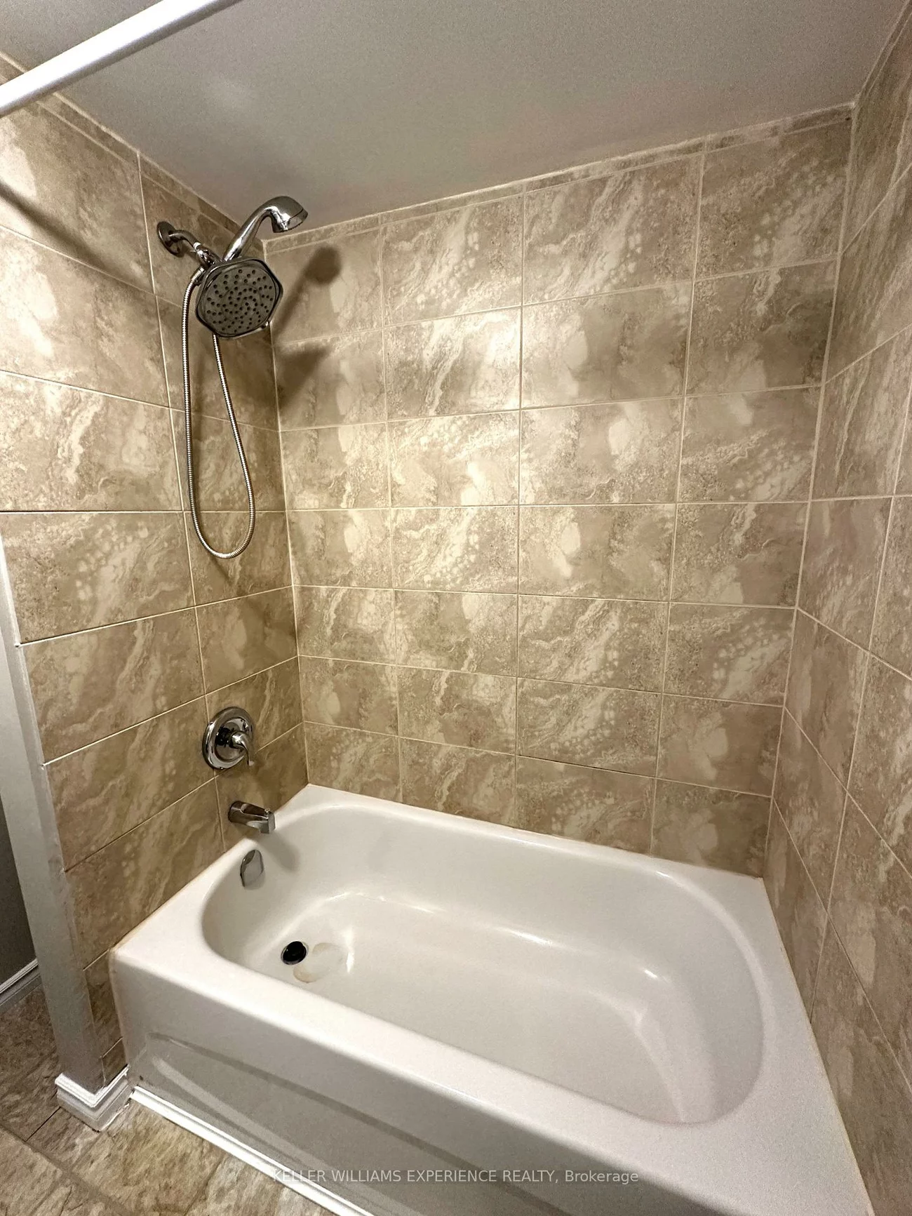 33, Daphne, Cundles East, Barrie