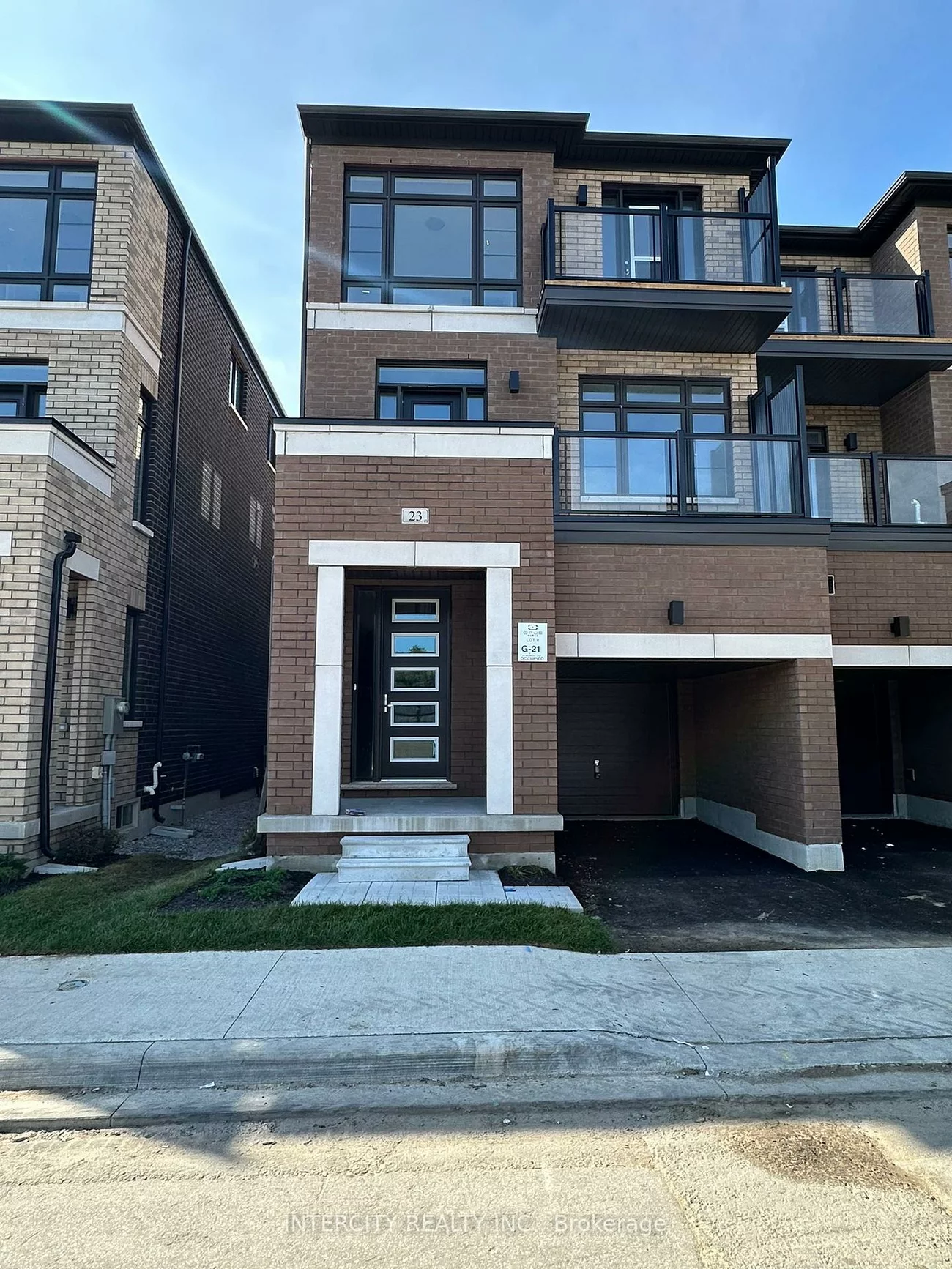 23, Bluebird, Painswick South, Barrie