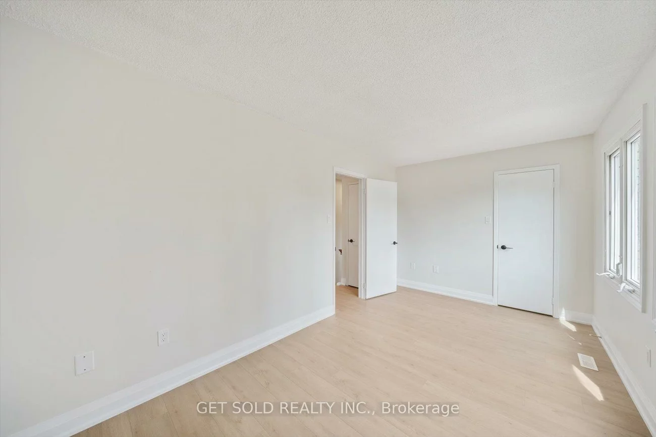 232, Kozlov, West Bayfield, Barrie