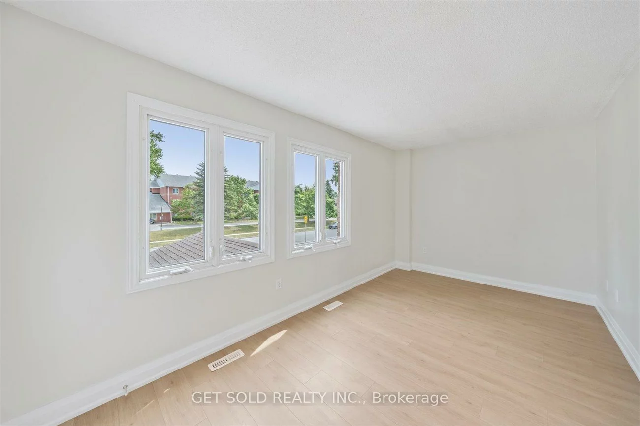 232, Kozlov, West Bayfield, Barrie