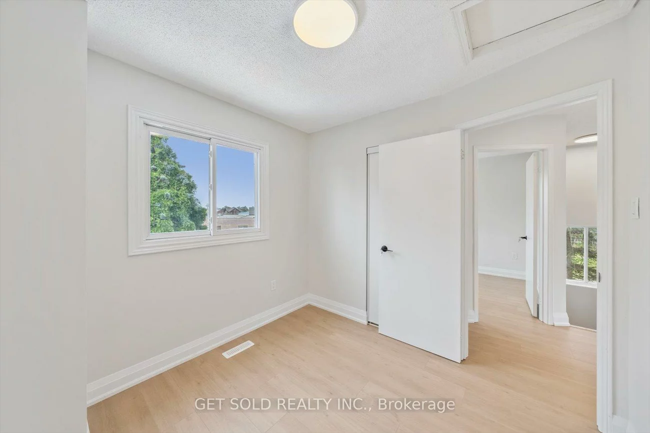 232, Kozlov, West Bayfield, Barrie