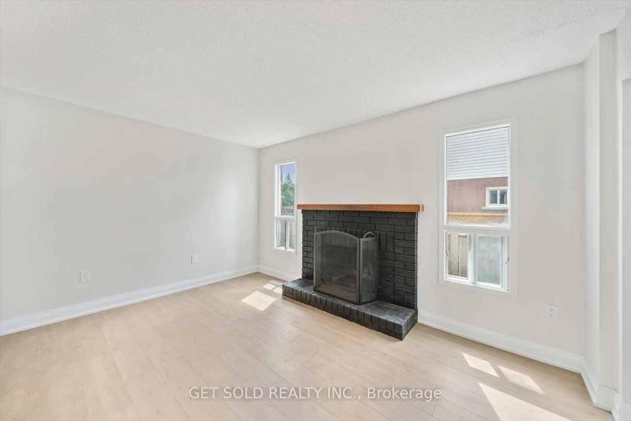 232, Kozlov, West Bayfield, Barrie