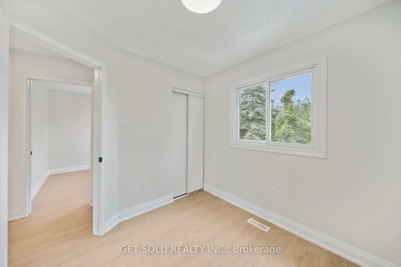 232, Kozlov, West Bayfield, Barrie