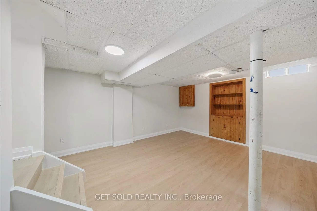 232, Kozlov, West Bayfield, Barrie