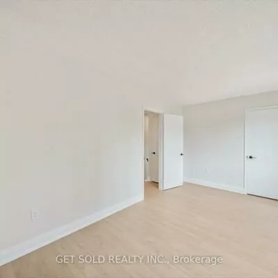 232, Kozlov, West Bayfield, Barrie