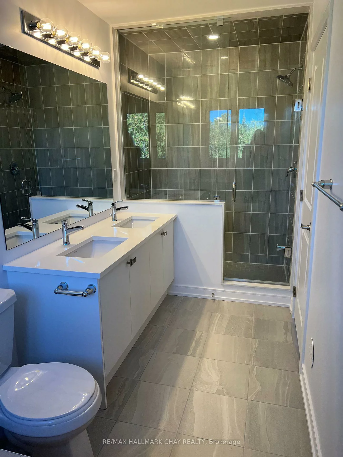 150, Blue Forest, Innis-Shore, Barrie