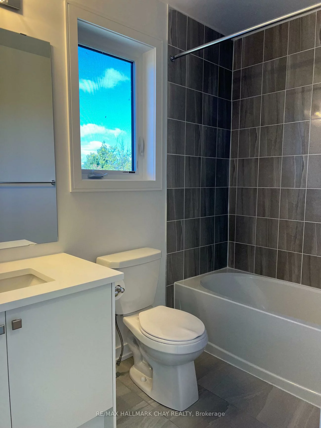 150, Blue Forest, Innis-Shore, Barrie