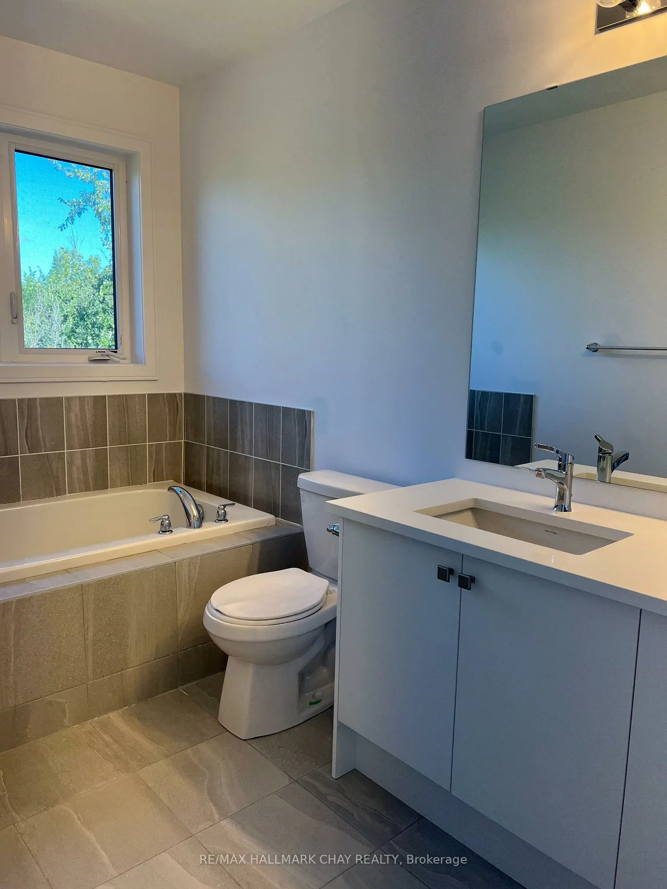 150, Blue Forest, Innis-Shore, Barrie