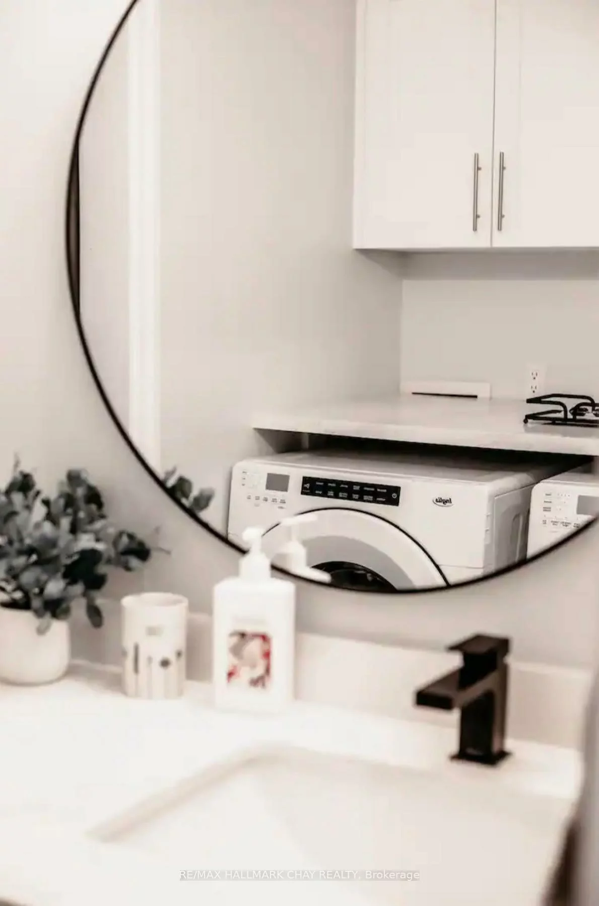 118, Mulcaster, Codrington, Barrie