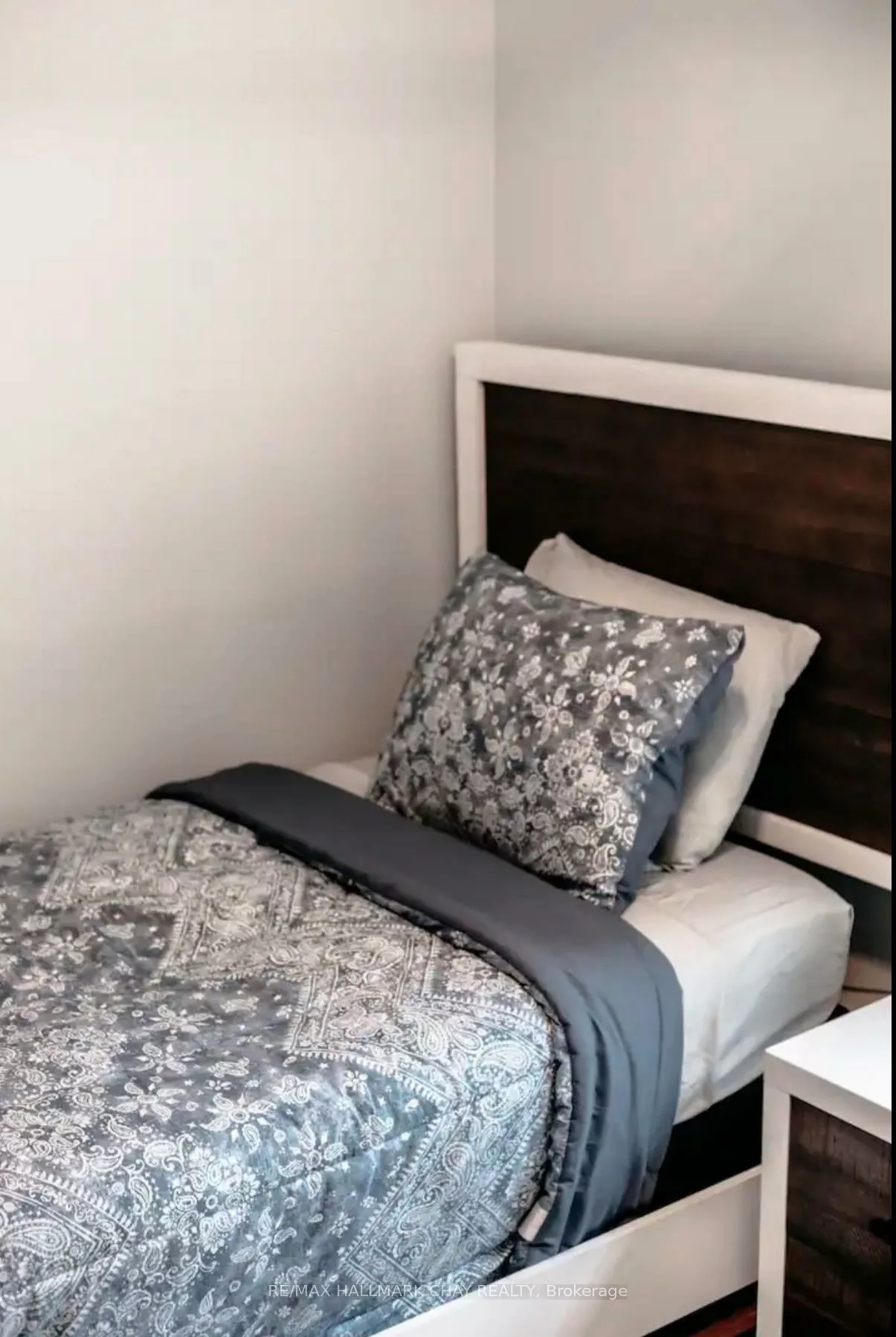 118, Mulcaster, Codrington, Barrie