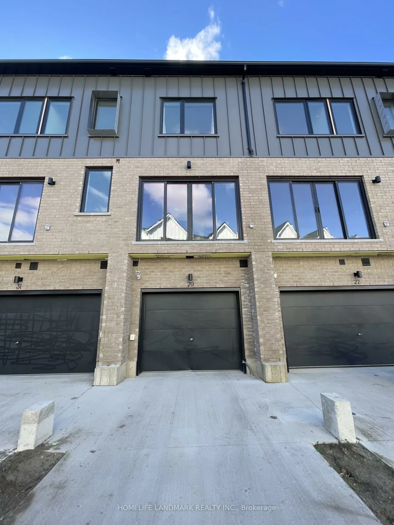 29, Rainwater, Holly, Barrie