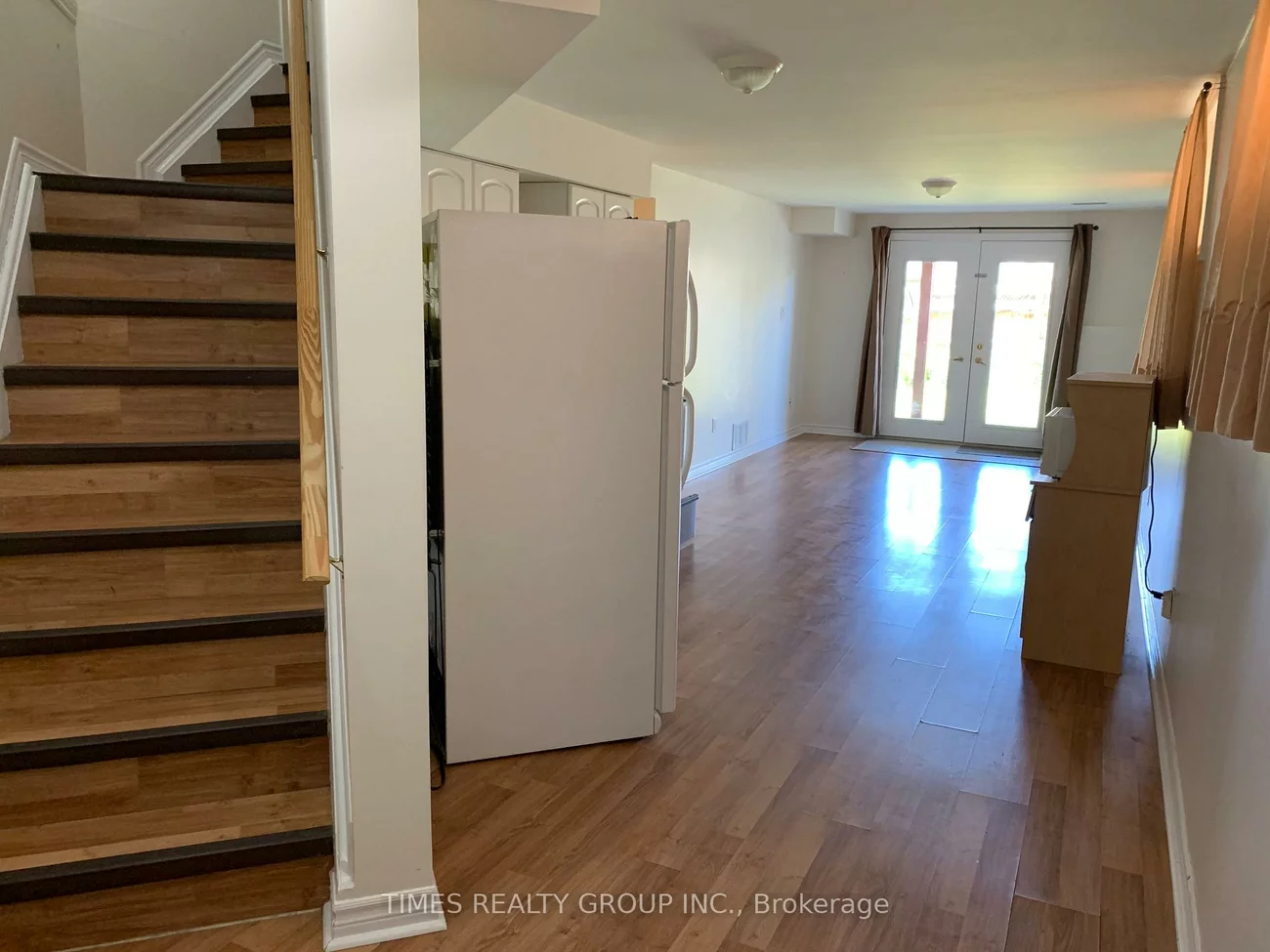 30, Claire, Painswick South, Barrie