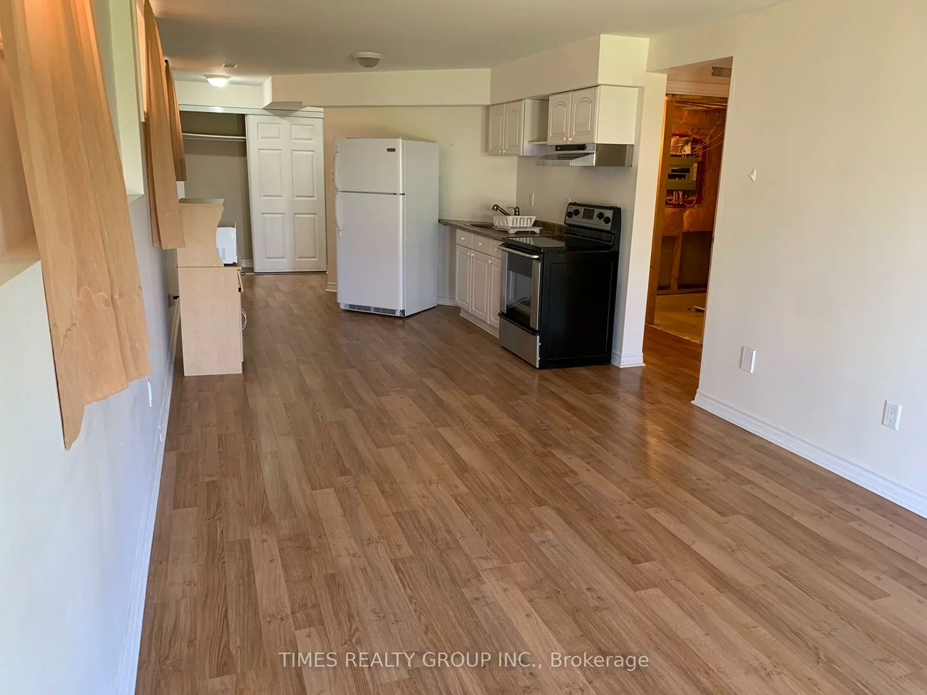 30, Claire, Painswick South, Barrie