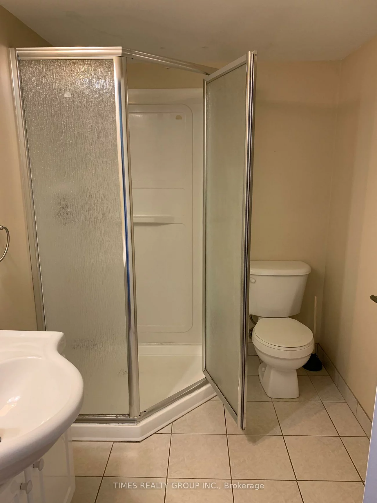 30, Claire, Painswick South, Barrie