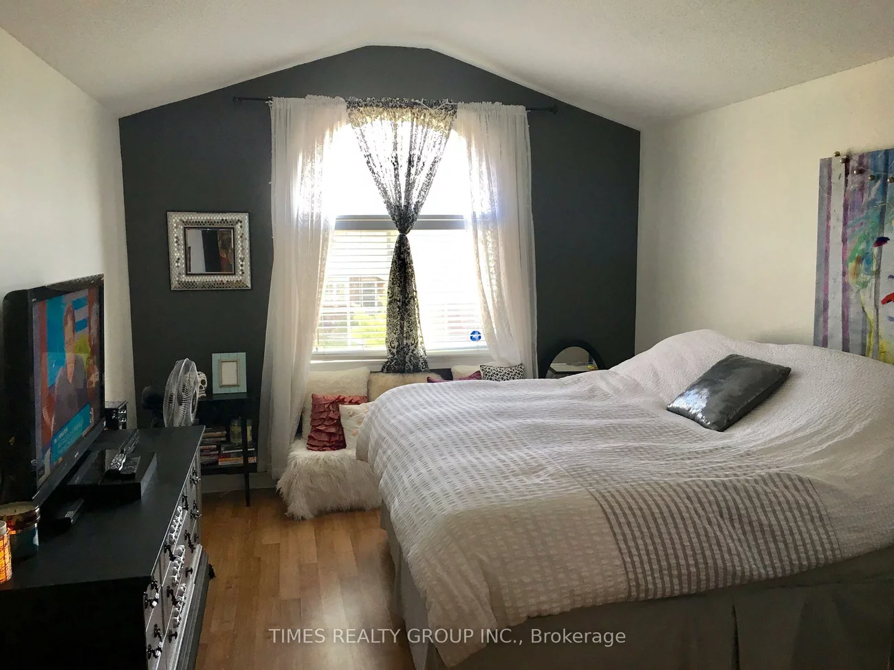 30, Claire, Painswick South, Barrie