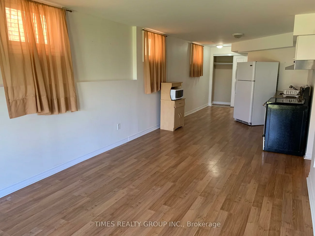 30, Claire, Painswick South, Barrie