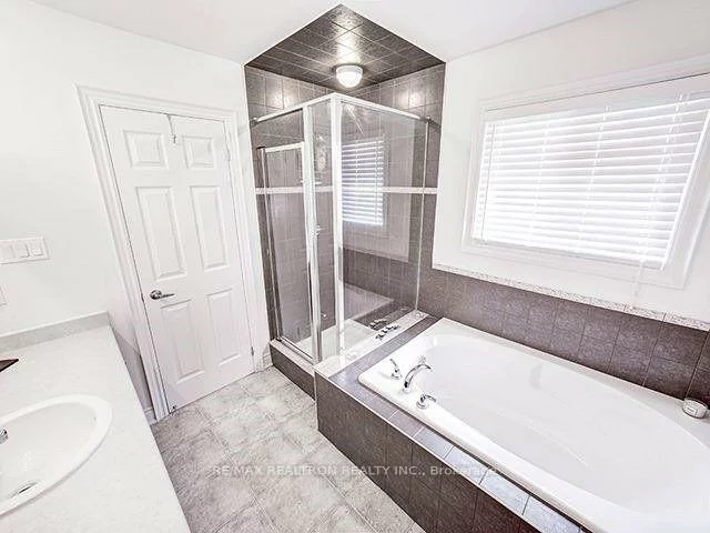 100, Sun King, Innis-Shore, Barrie