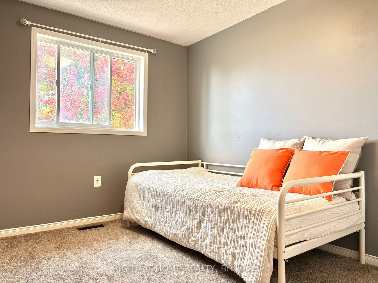 181, Columbia, Holly, Barrie