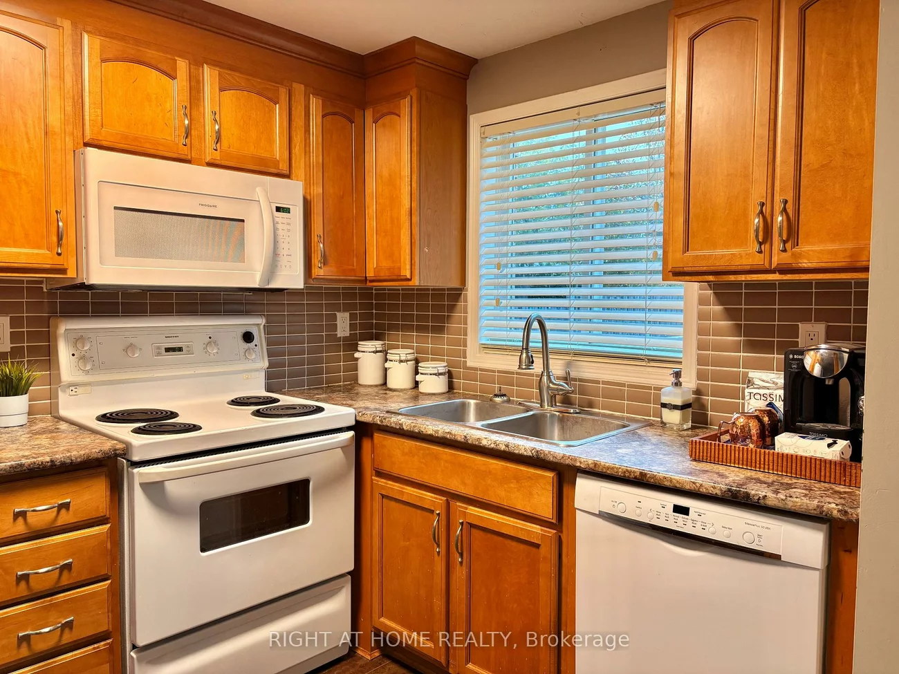 181, Columbia, Holly, Barrie