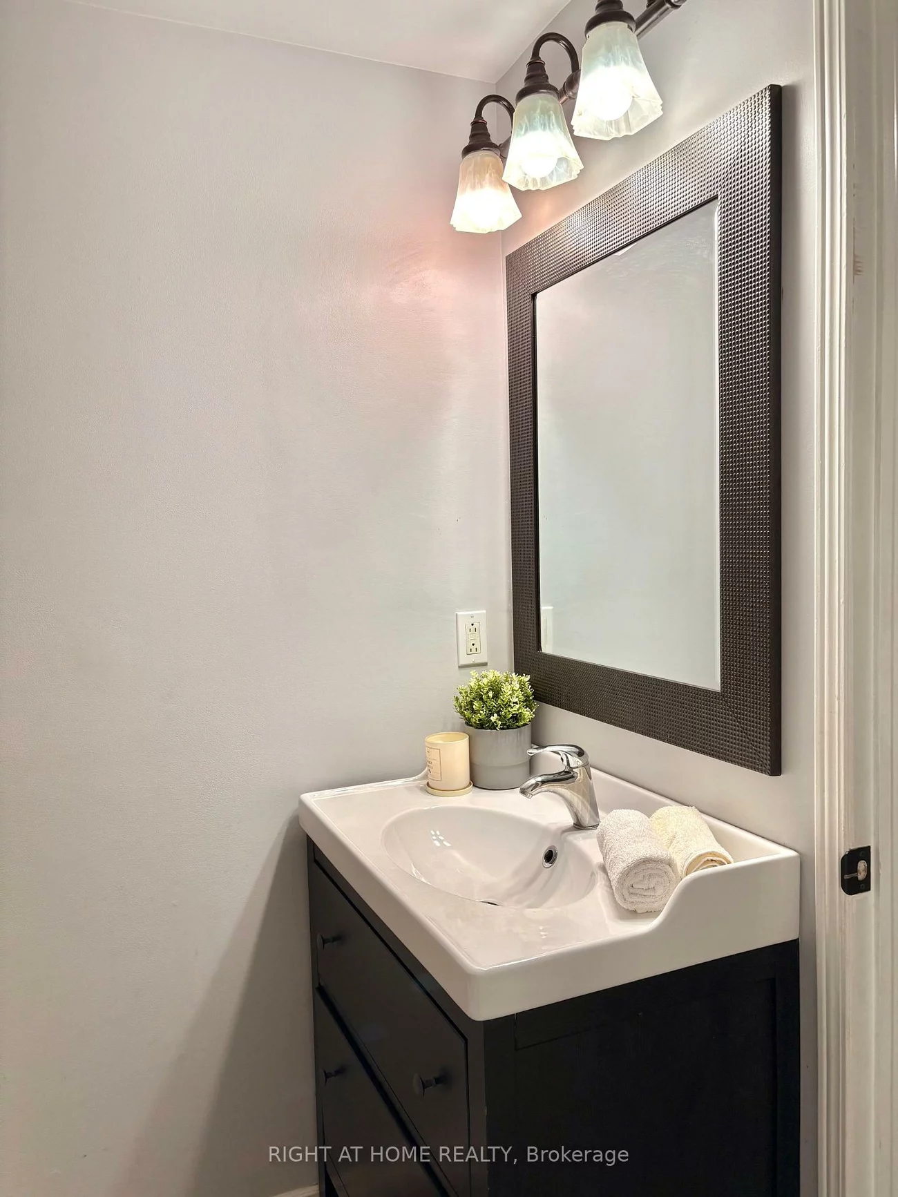 181, Columbia, Holly, Barrie