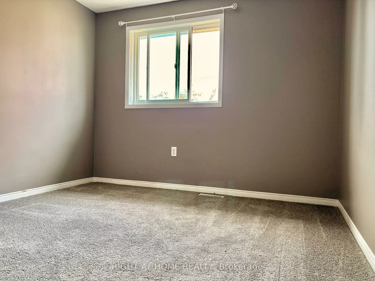 181, Columbia, Holly, Barrie