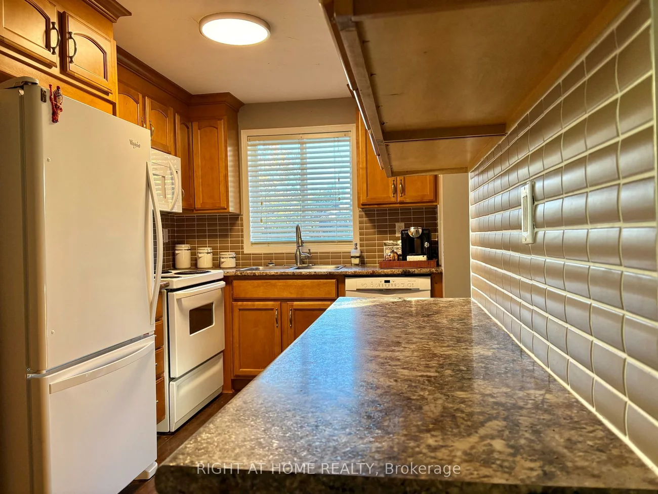 181, Columbia, Holly, Barrie