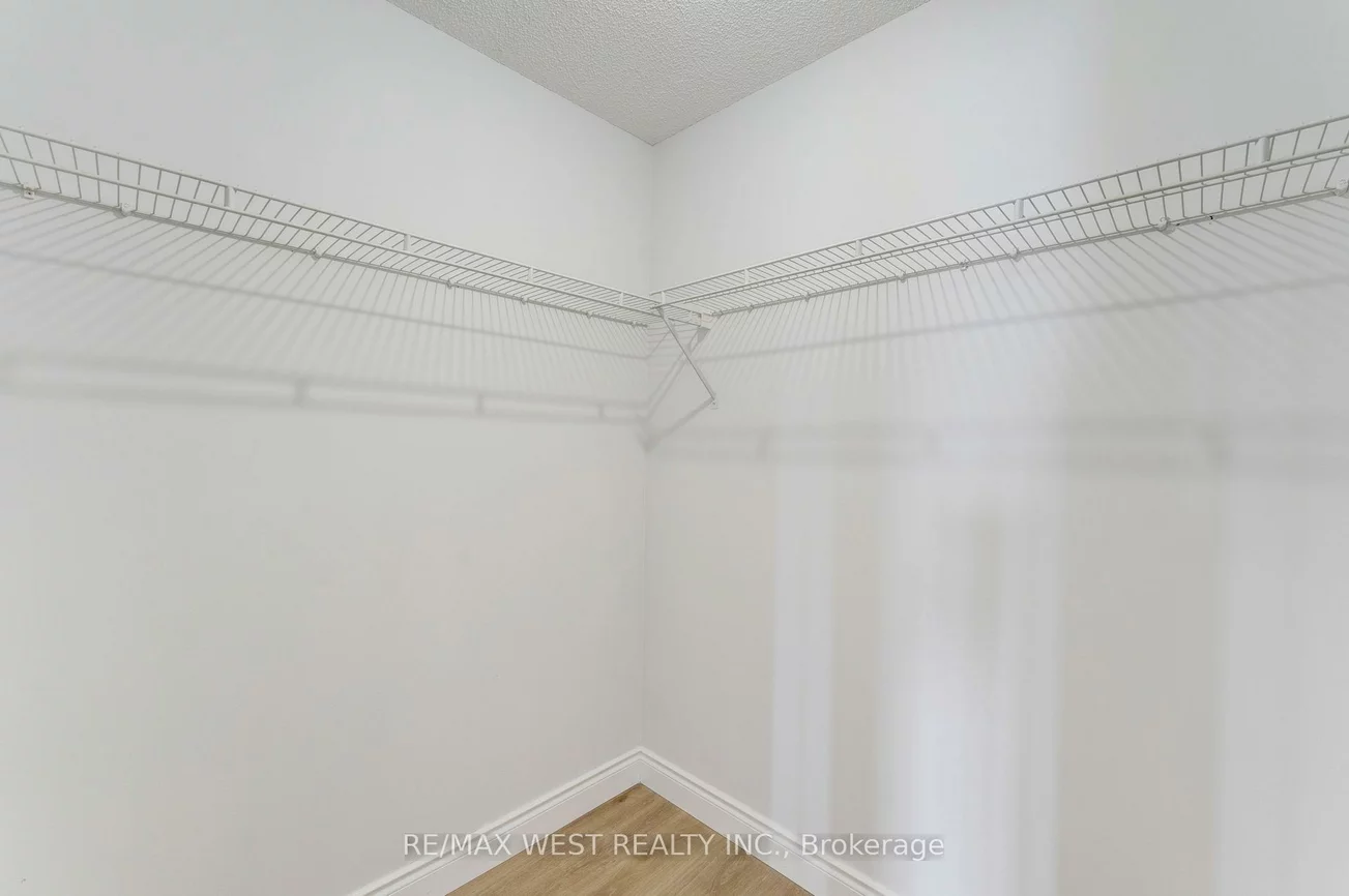 20, Felt, Bayshore, Barrie