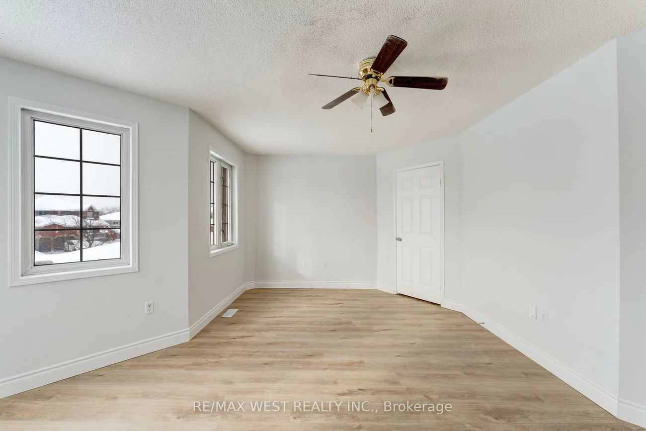 20, Felt, Bayshore, Barrie